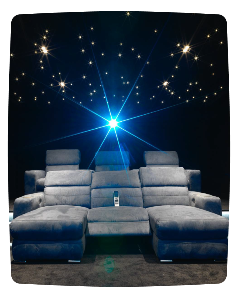 Plafond étoilé dans une salle de cinéma privée