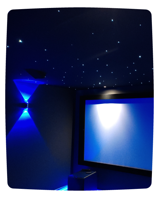 Installation d'un ciel étoilé dans un home cinéma