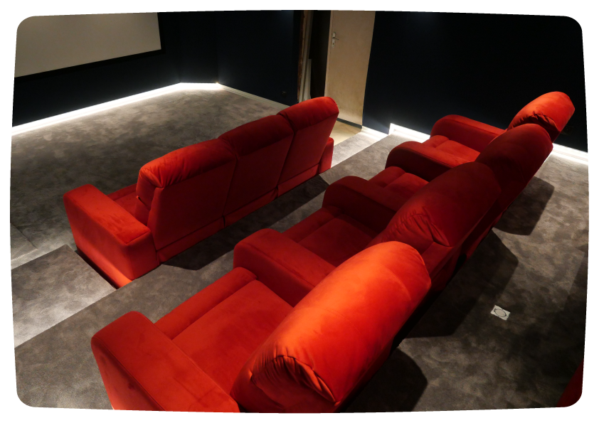 Salle de cinéma privée immersive Blade Runner à Auxerre