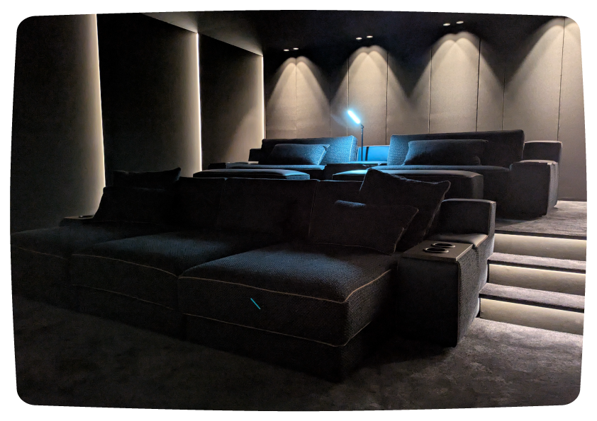 Salle de cinéma privée inspirée de Black Panther à Cannes